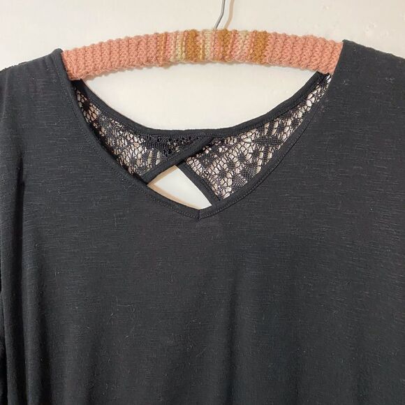 Black Ruched Top with lace - Picture 3 of 3